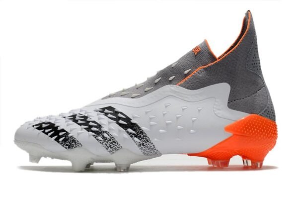 Predator Freak Whitespark Pack Elite FG
